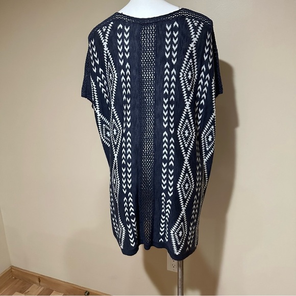 Ella Moss Grey and White Patterned Top - Picture 3 of 6